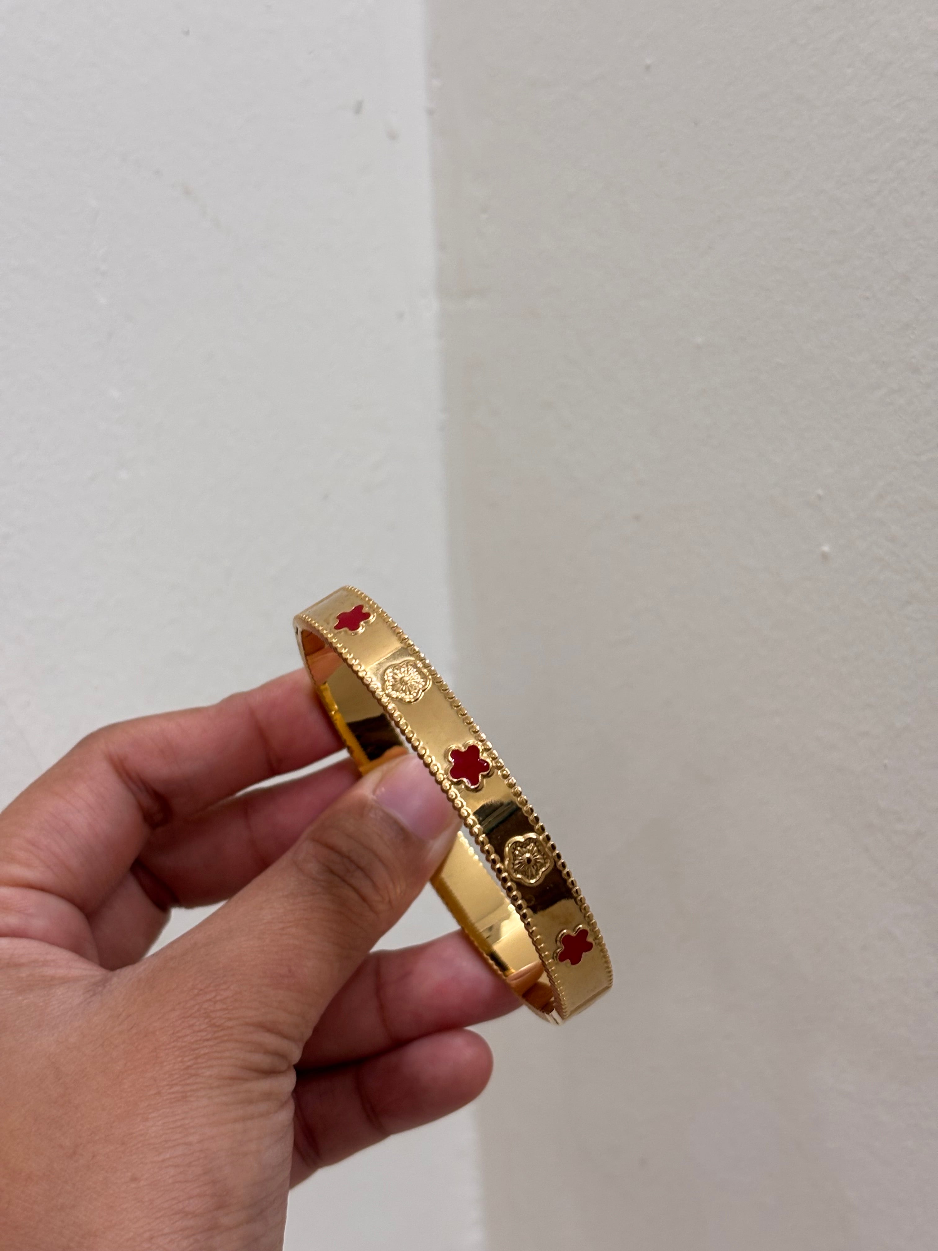 Amaze bangle cuff