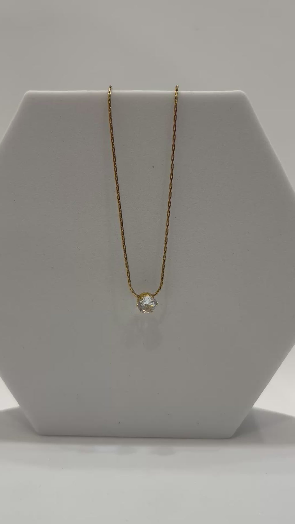 Ari necklace