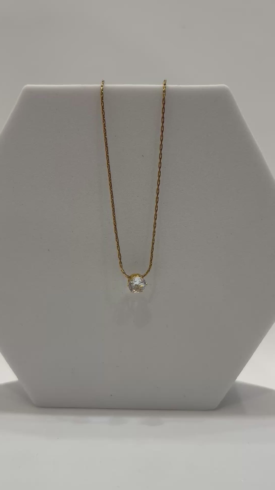 Ari necklace